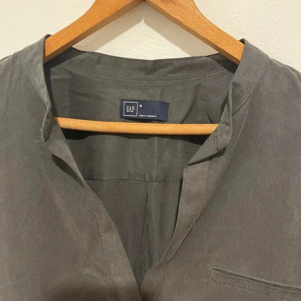 Gap light weight charcoal gray long-sleeve top